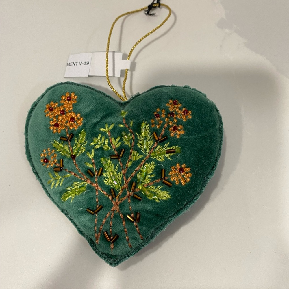 Creative Co-Op Green set of 3 Velvet Embroidered Beaded Christmas Ornaments NWT - Picture 7 of 7